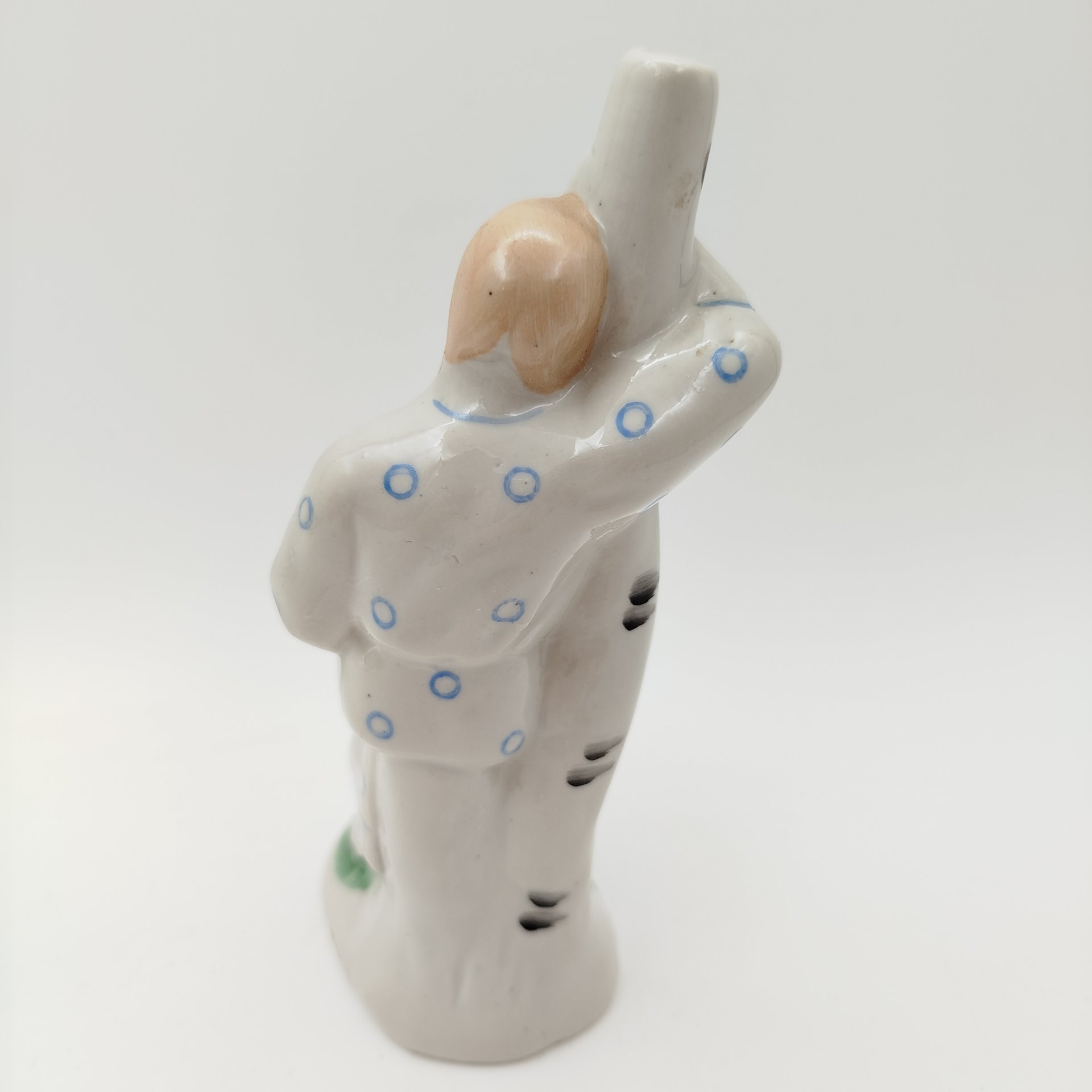 Статуэтка "Девушка у березы", фарфор, роспись, Бронницкий завод фарфоровых изделий «Возрождение», СССР, 1970-1990 гг.