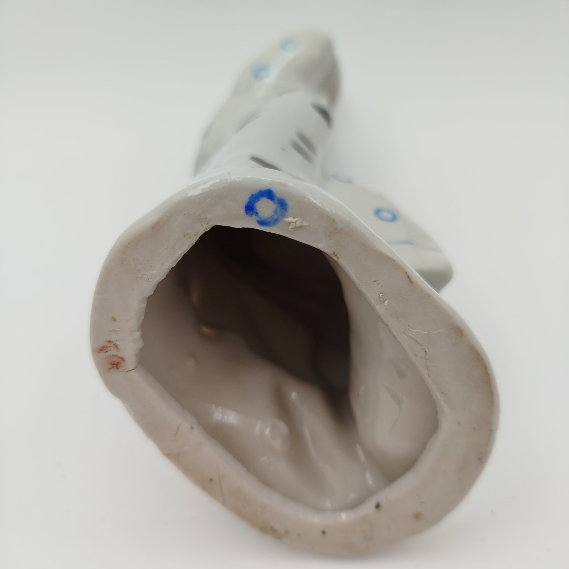 Статуэтка "Девушка у березы", фарфор, роспись, Бронницкий завод фарфоровых изделий «Возрождение», СССР, 1970-1990 гг.