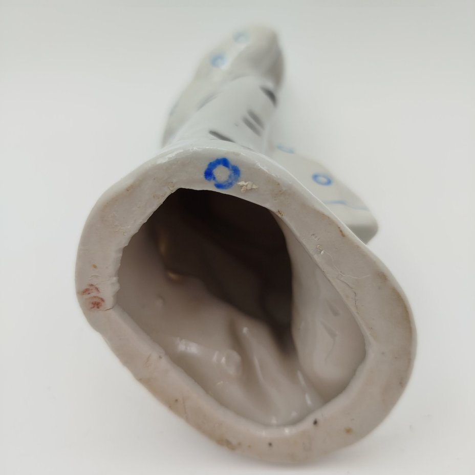 Статуэтка "Девушка у березы", фарфор, роспись, Бронницкий завод фарфоровых изделий «Возрождение», СССР, 1970-1990 гг.