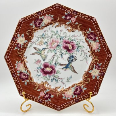 Тарелка декоративная восьмиугольной формы, украшенная изображением птиц и цветов, L'Ecrit-Vint (коммуна Профондвиль), фарфор, деколь, крытье, золочение, Бельгия, 1990-2010 гг.