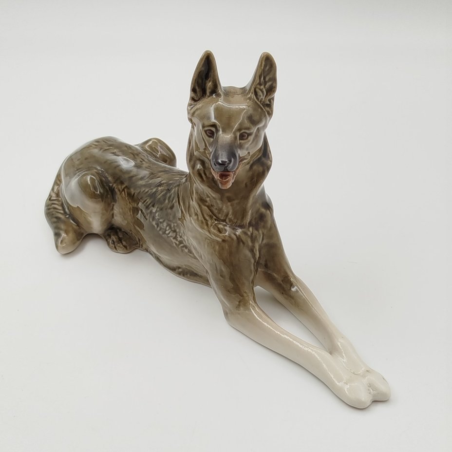 Статуэтка "Немецкая овчарка", скульптор В.С. Драчинская