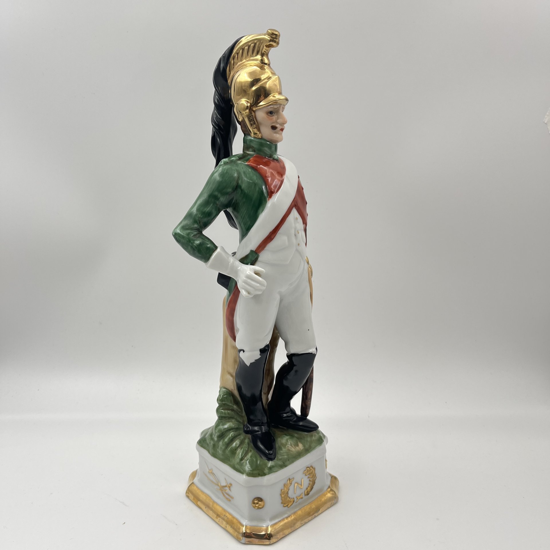 Статуэтка из серии "Армия Наполеона", фарфор, роспись, золочение, Западная Европа, 1960-1990 гг.