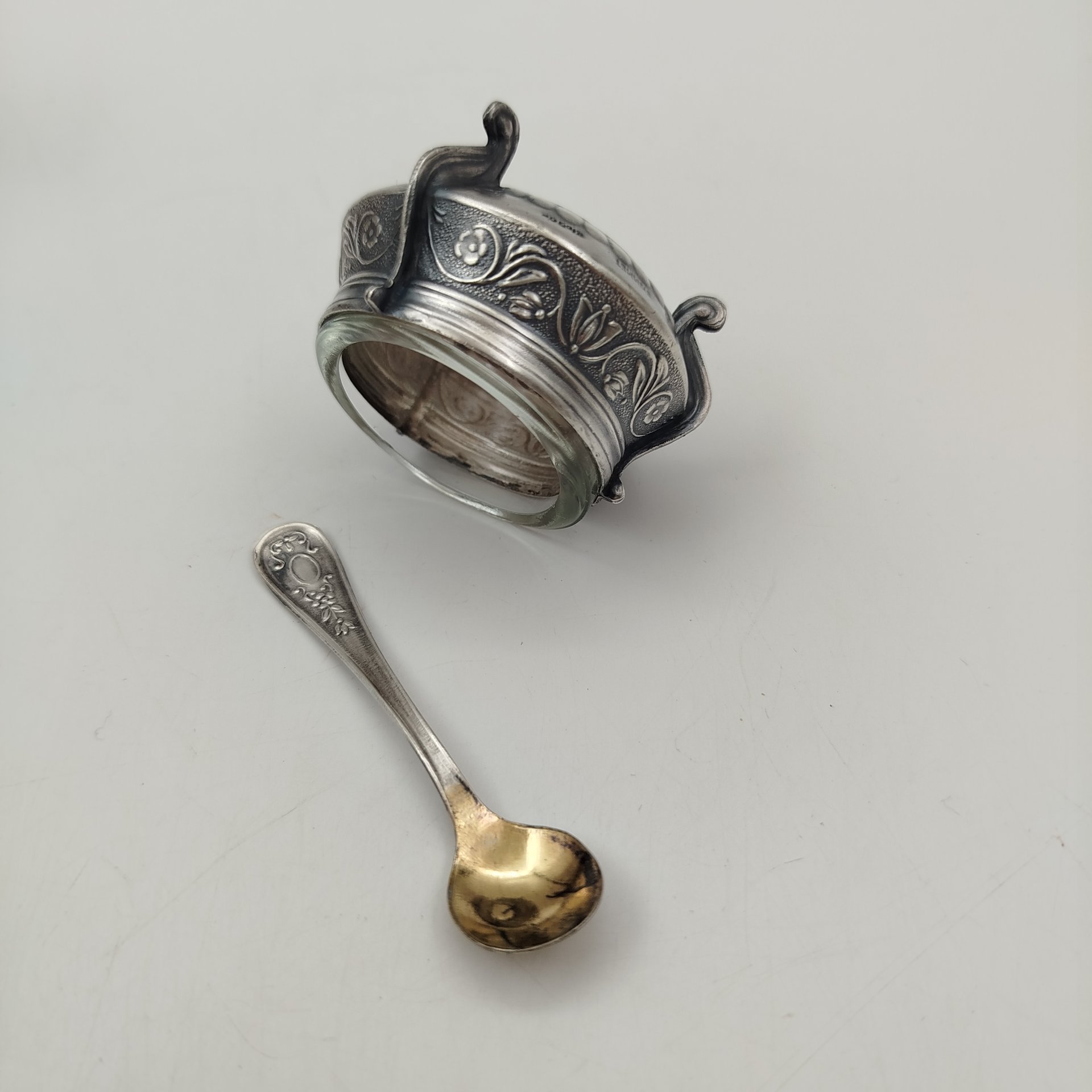 Солонка с ложкой, мНЦ (медь-никель-цинк), стекло, Мстерская художественная фабрика  «Ювелир», СССР, 1960-1980 гг.