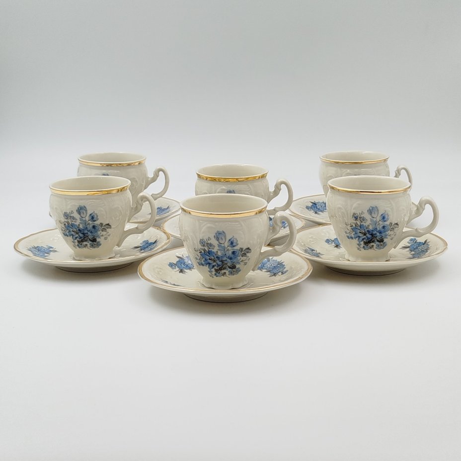 Сервиз кофейный на 6 персон цвета слоновой кости с декором в виде голубых цветов (предметов), фарфор, деколь, золочение, Bernadotte, Чехословакия, 1960-1990 гг.