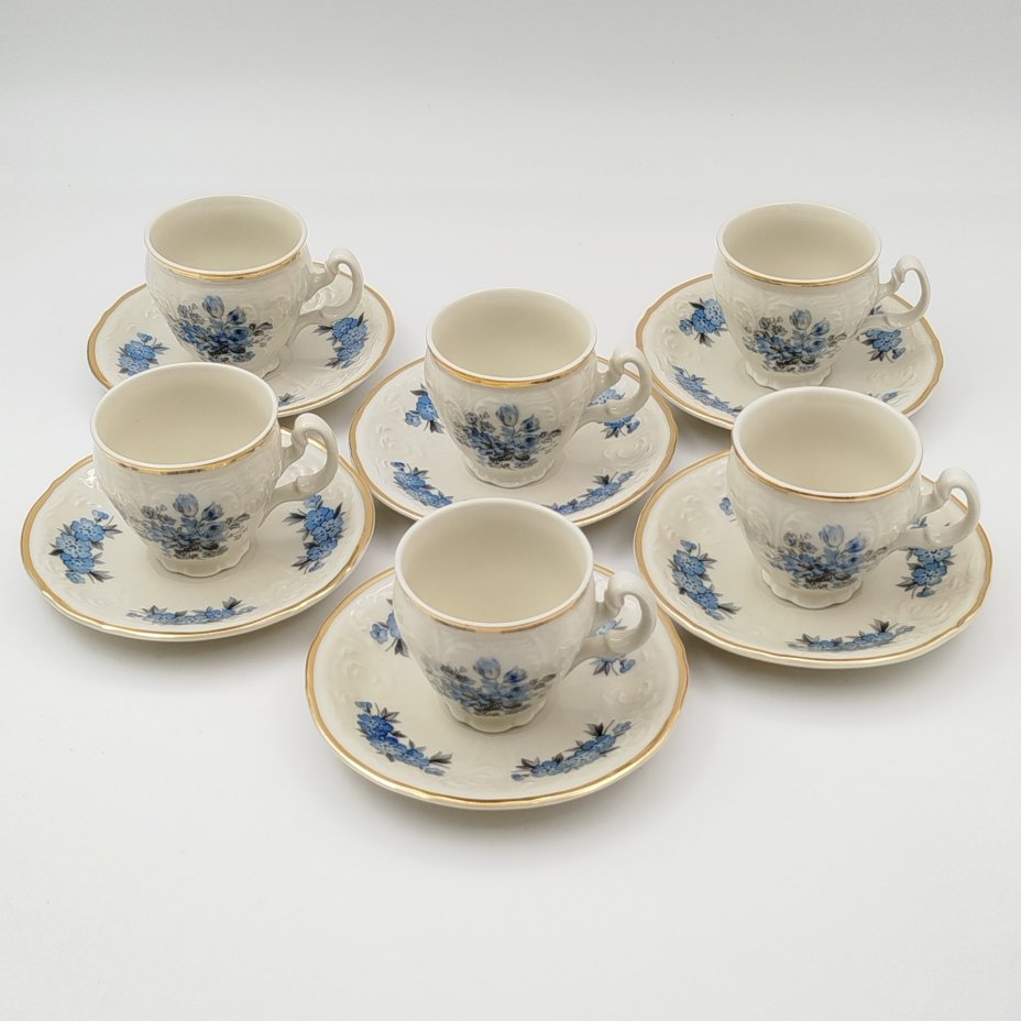 Сервиз кофейный на 6 персон цвета слоновой кости с декором в виде голубых цветов (предметов), фарфор, деколь, золочение, Bernadotte, Чехословакия, 1960-1990 гг.