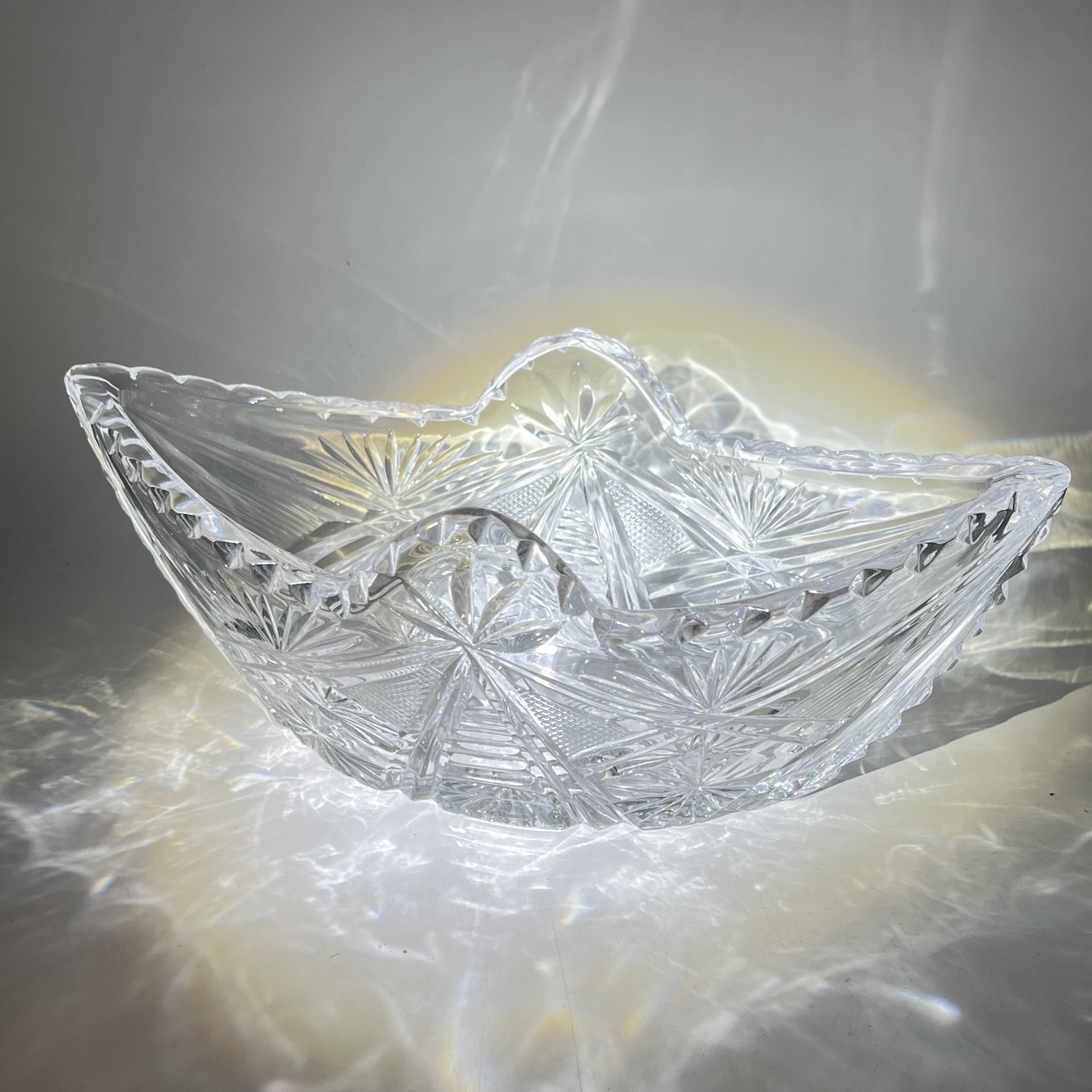 Салатник-ладья с геометрическим декором, хрусталь, пресс, СССР, 1970-1990 гг.