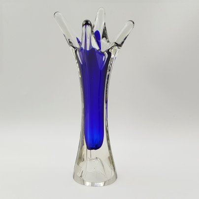 Ваза для цветов оригинальной четырёхконечной формы, стекло, двухслойное, гутная техника, Ливанский стекольный завод, СССР, 1960-1980 гг.