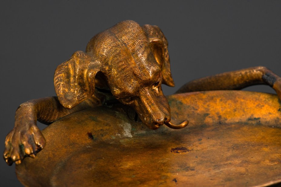 Лоток для мелочей (визитница/пепельница) "Собака вылизывающая миску"