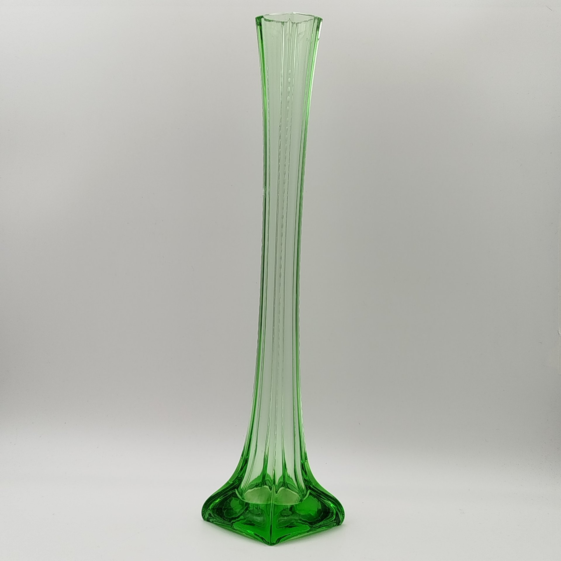 Ваза формы "Берц" для одного цветка