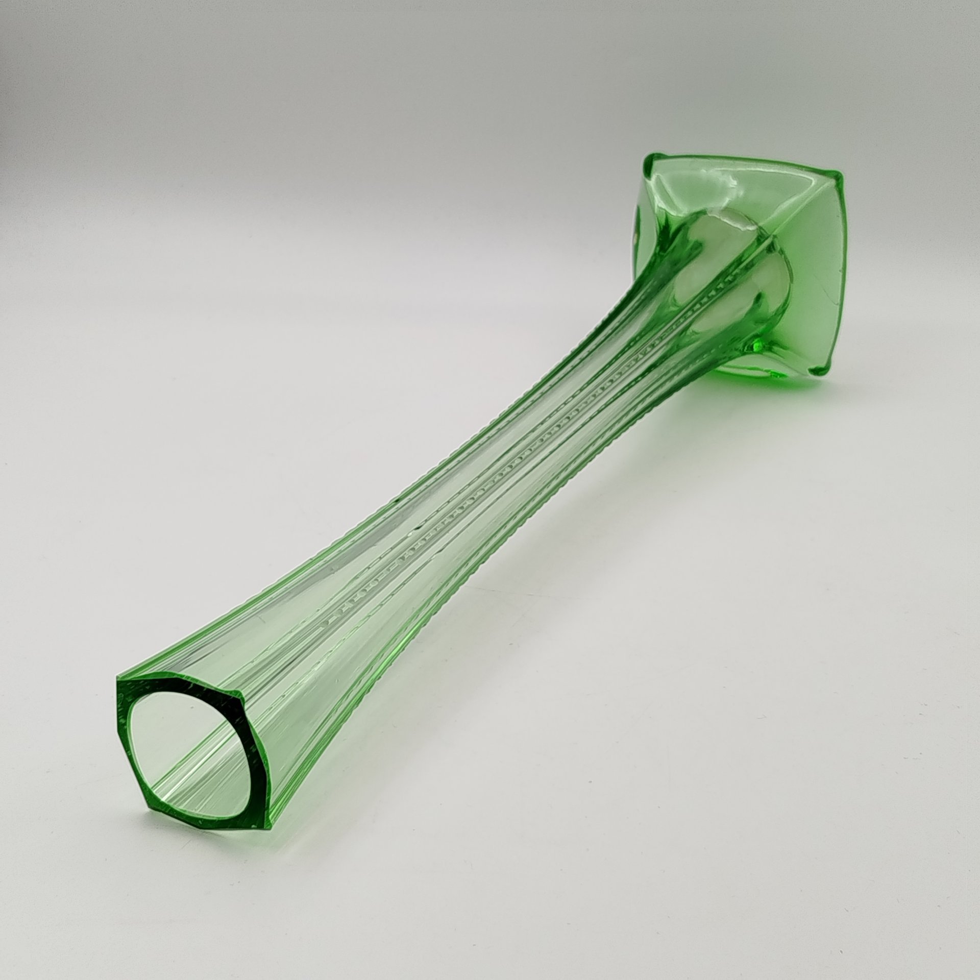 Ваза формы "Берц" для одного цветка