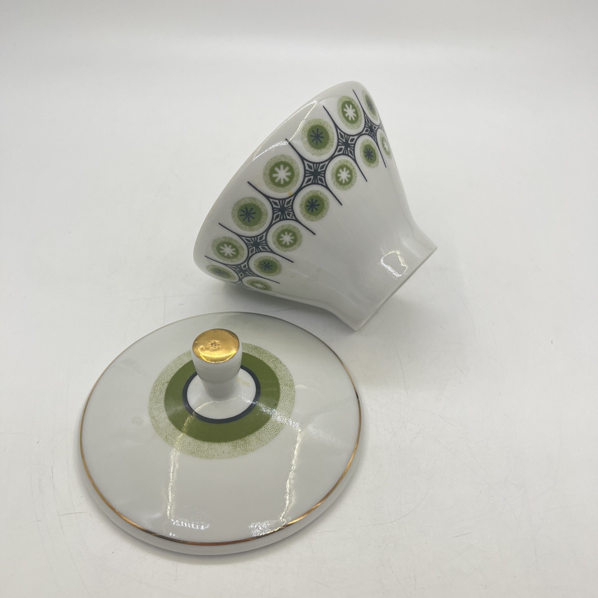 Сахарница с геометрическим декором в зеленом оттенке