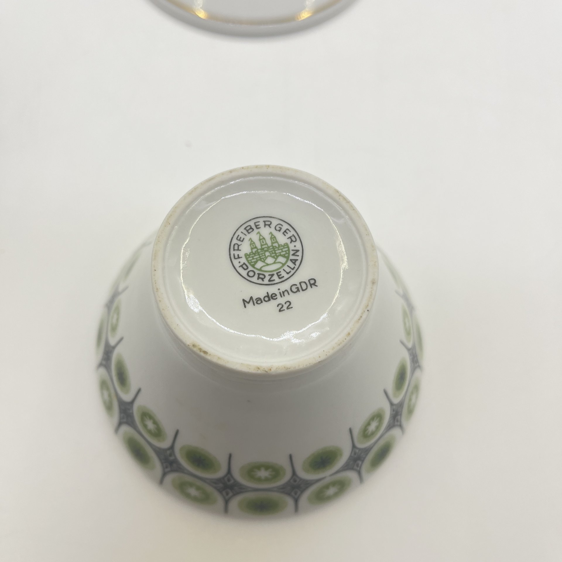 Сахарница с геометрическим декором в зеленом оттенке