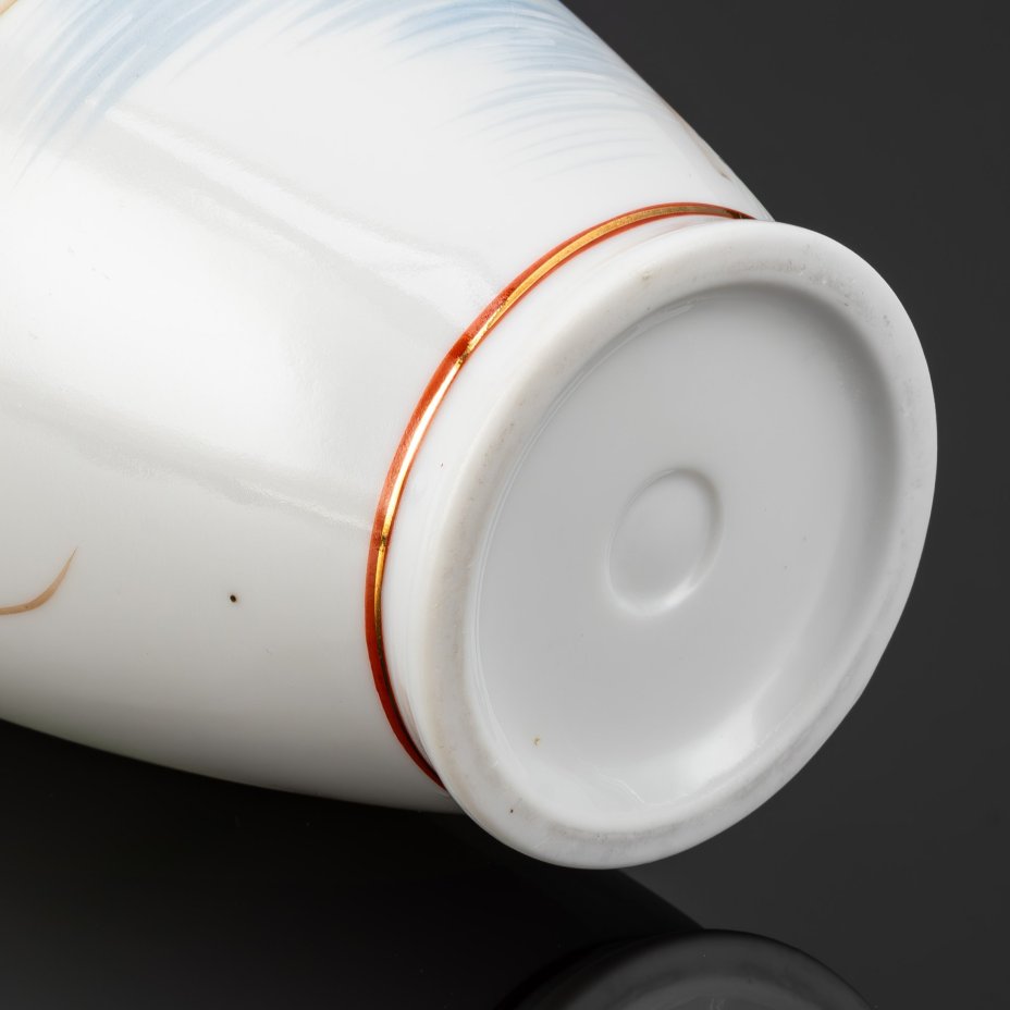 Ваза миниатюрная "Гора Фудзи и клен" ("Сезон Момидзигари"), фарфор, аэрограф, штамповка, подрисовка, золочение, Япония, 1960-1980 гг.