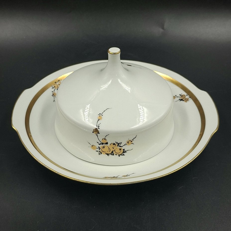 Маслёнка с цветочным декором золотистого цвета, фарфор, деколь, золочение, Graf Von Henneberg Porzellan, 1777 Jlmenau, ГДР, 1973-1977 гг.