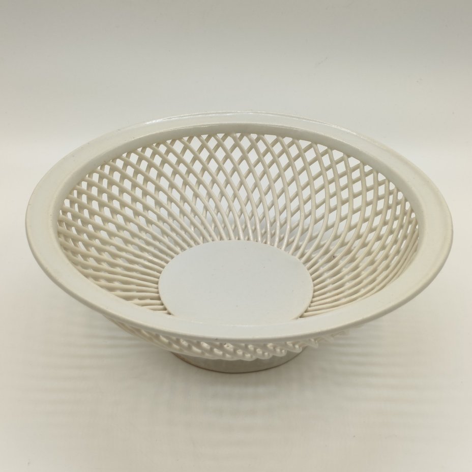 Блюдо (сухарница) с "плетёным" декором, фаянс, Кировский фаянсовый завод, СССР, 1967-1991 гг.