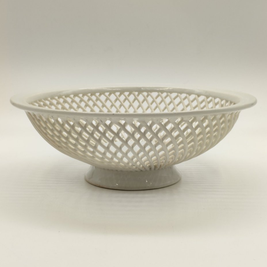 Блюдо (сухарница) с "плетёным" декором, фаянс, Кировский фаянсовый завод, СССР, 1967-1991 гг.