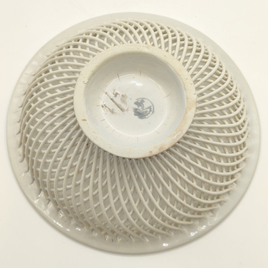 Блюдо (сухарница) с "плетёным" декором, фаянс, Кировский фаянсовый завод, СССР, 1967-1991 гг.