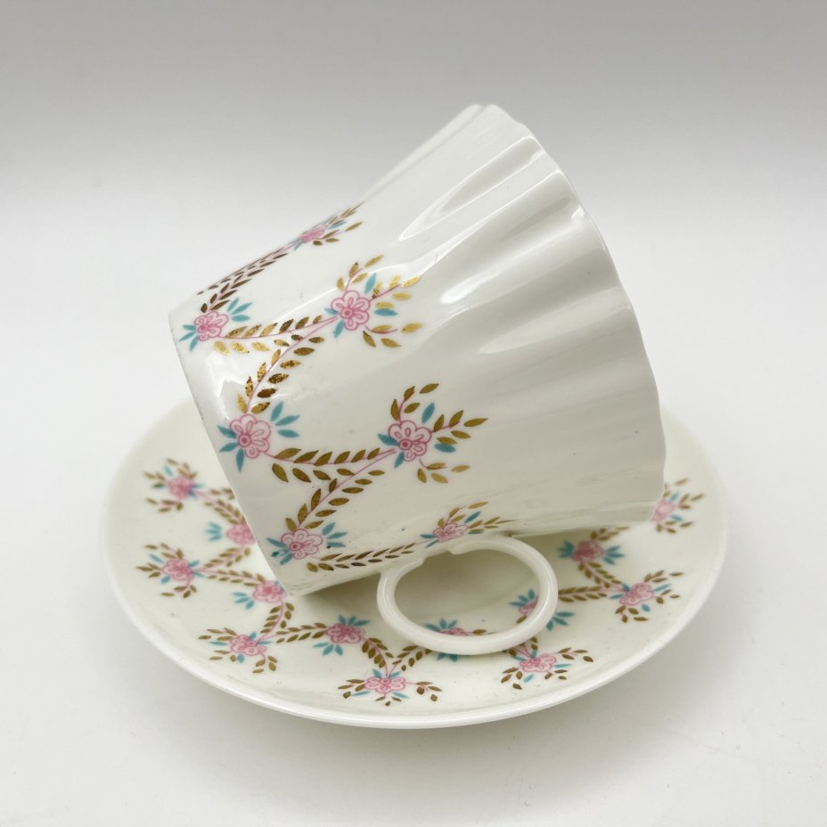 Чайная пара "Цветочная гирлянда", форма "Одуванчик", фарфор, костяной фарфор, деколь, золочение, Ленинградский фарфоровый завод (ЛФЗ), СССР, 1960-1980 гг.