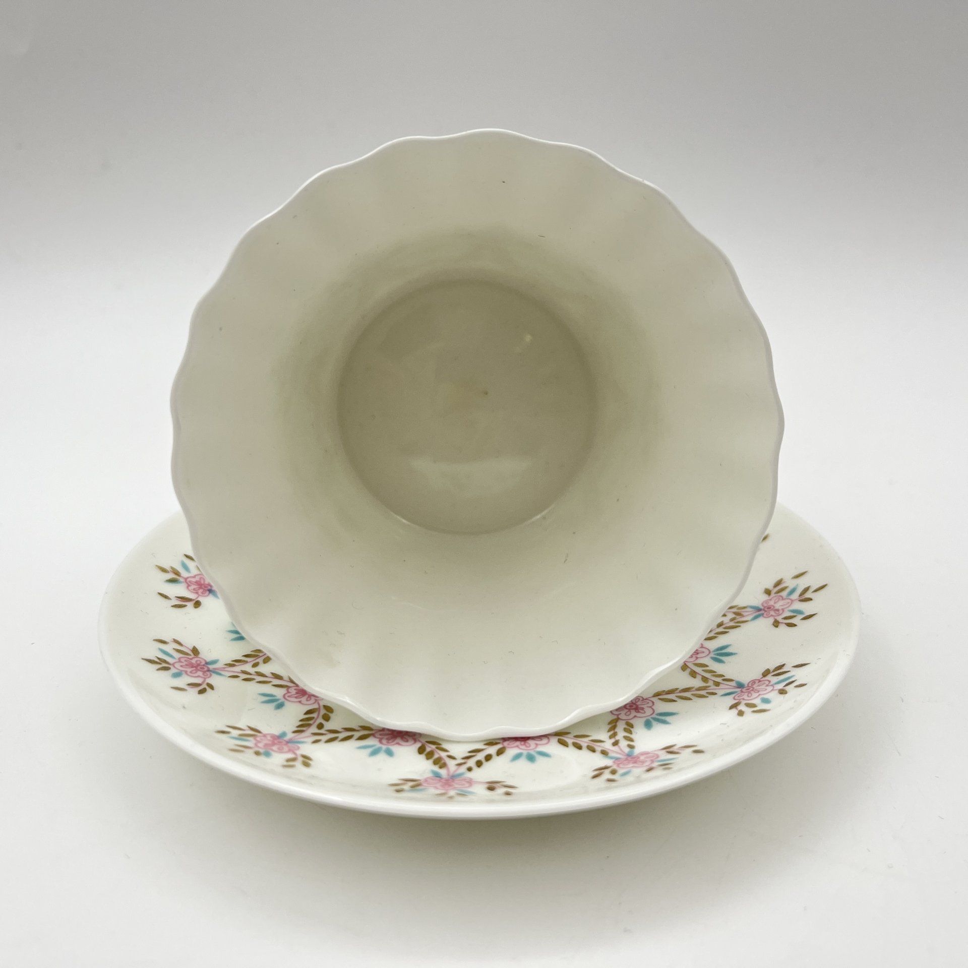 Чайная пара "Цветочная гирлянда", форма "Одуванчик", фарфор, костяной фарфор, деколь, золочение, Ленинградский фарфоровый завод (ЛФЗ), СССР, 1960-1980 гг.