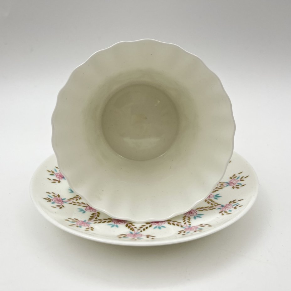 Чайная пара "Цветочная гирлянда", форма "Одуванчик", фарфор, костяной фарфор, деколь, золочение, Ленинградский фарфоровый завод (ЛФЗ), СССР, 1960-1980 гг.