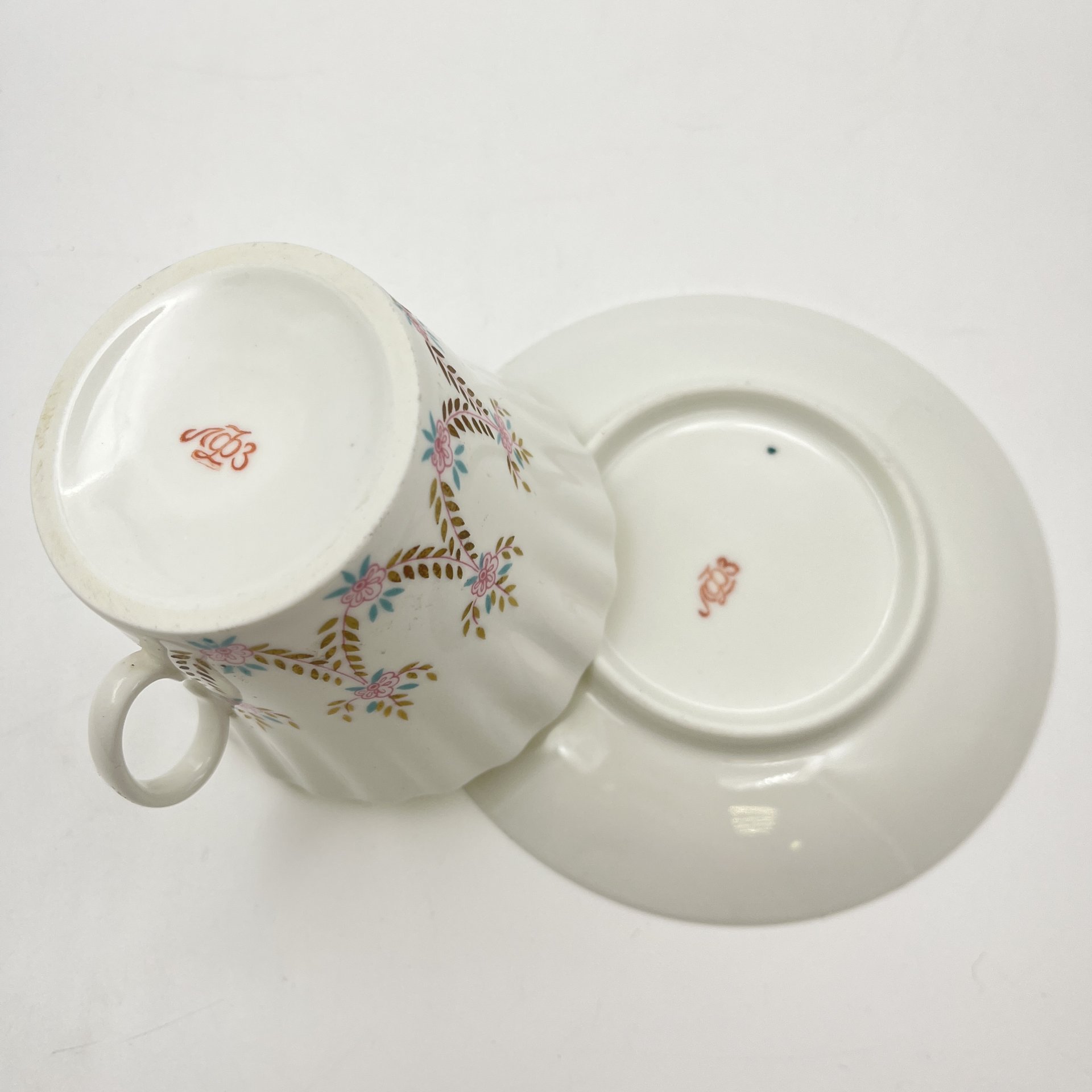 Чайная пара "Цветочная гирлянда", форма "Одуванчик", фарфор, костяной фарфор, деколь, золочение, Ленинградский фарфоровый завод (ЛФЗ), СССР, 1960-1980 гг.