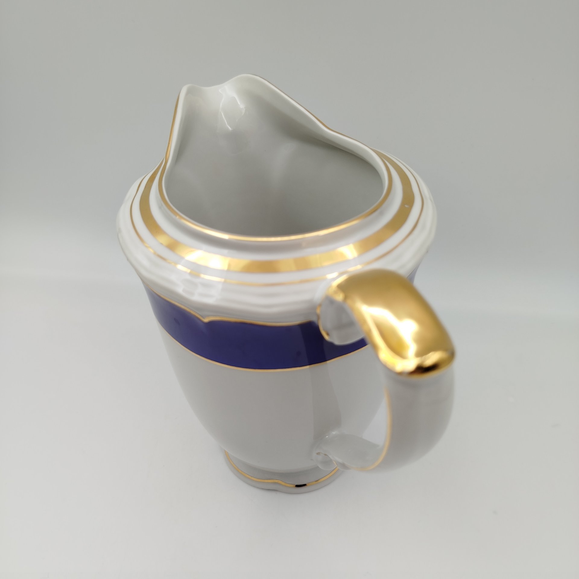 Кувшин с лаконичным декором, фарфор, крытье, золочение, Европа, 1950-1970 гг.