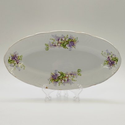 Блюдо овальной формы с цветочным декором, фаянс, деколь, золочение, Товарищество М.С. Кузнецова в Будах, Российская империя, 1894-1917 гг.