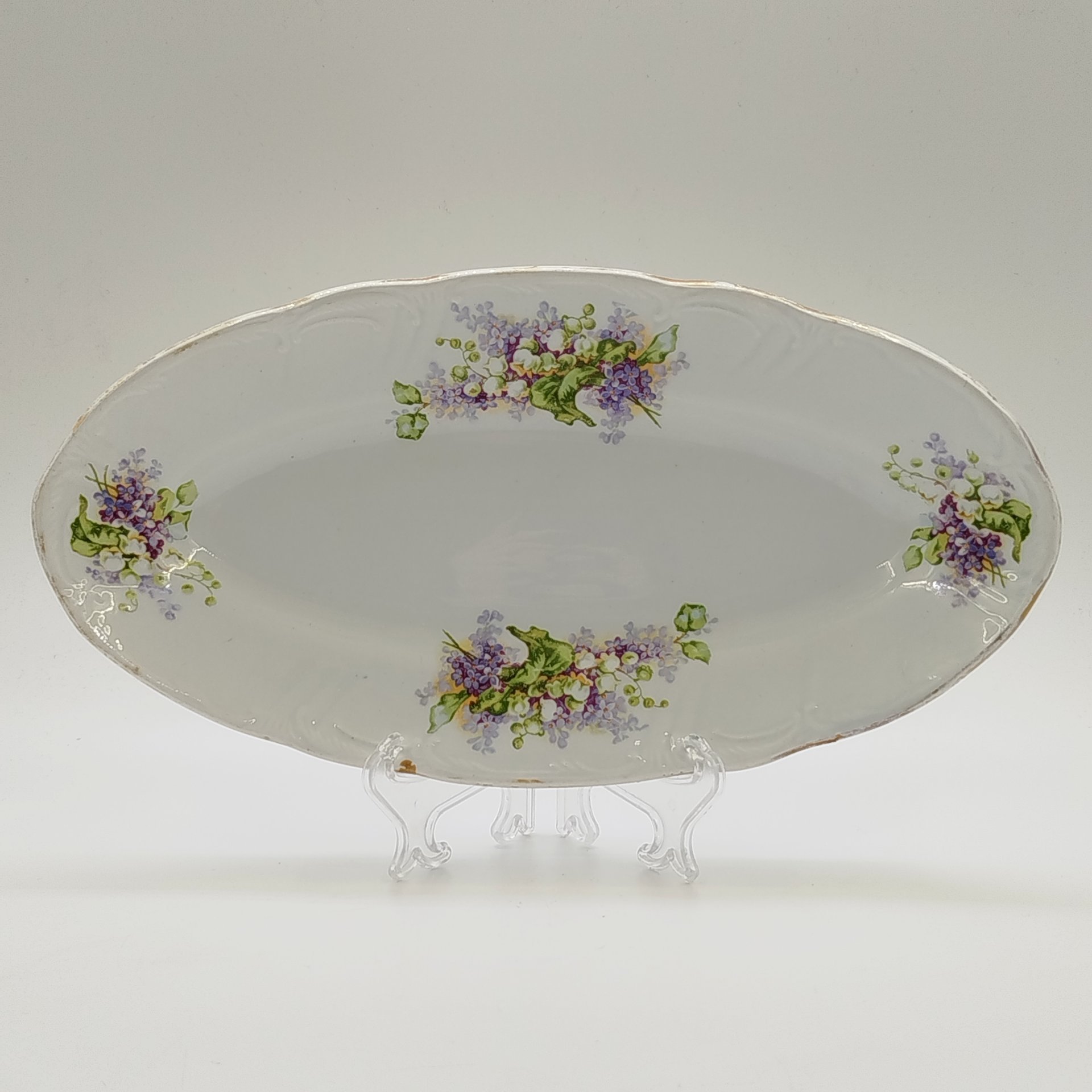 Блюдо овальной формы с цветочным декором, фаянс, деколь, золочение, Товарищество М.С. Кузнецова в Будах, Российская империя, 1894-1917 гг.