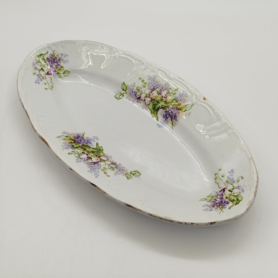 Блюдо овальной формы с цветочным декором, фаянс, деколь, золочение, Товарищество М.С. Кузнецова в Будах, Российская империя, 1894-1917 гг.