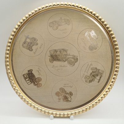 Поднос круглой формы, украшенный изображением автомобилей, металл, Восточная Европа, 1970-1990 гг.