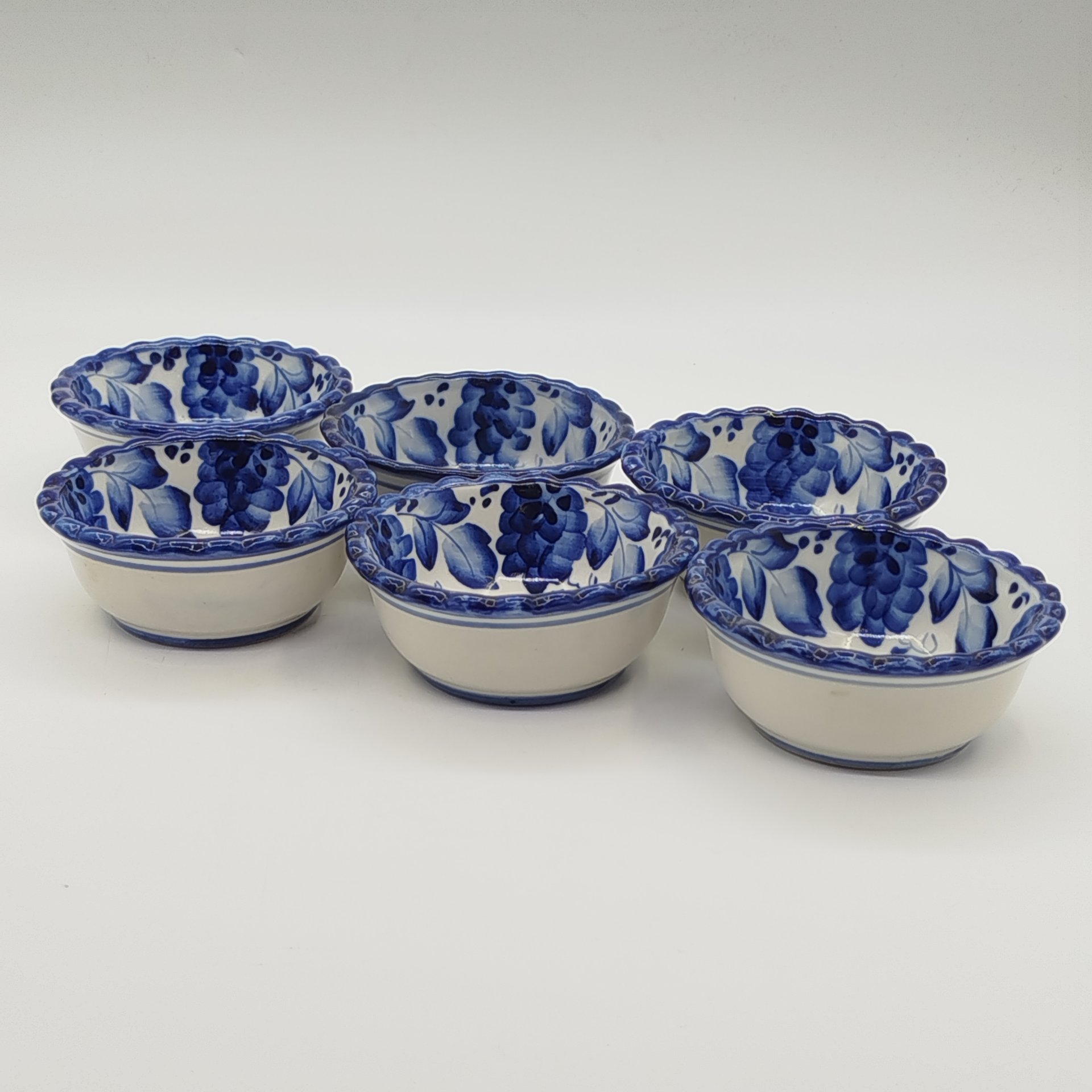 Набор из 6-ти розеток с декором в виде виноградных лоз и листьев