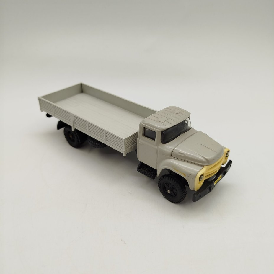 Модель автомобиля ЗИЛ-130В1, масштаб 1:43, пластик, металл, СССР, 1970-1990 гг.