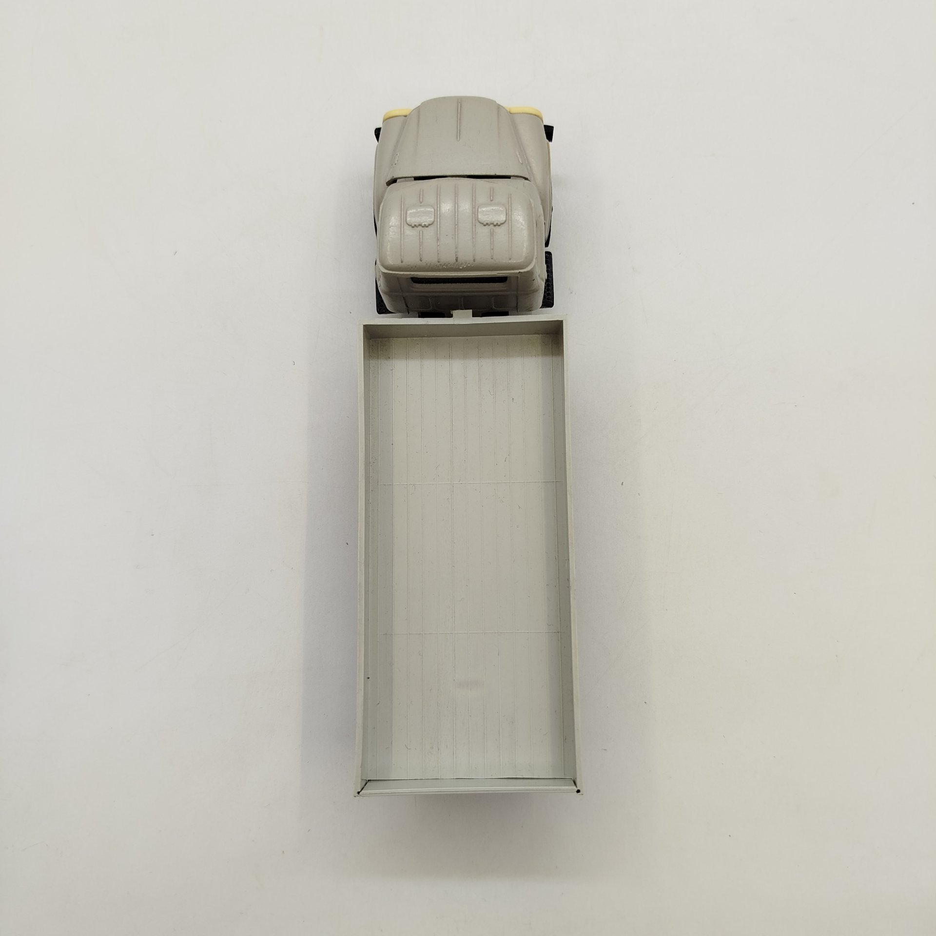 Модель автомобиля ЗИЛ-130В1, масштаб 1:43, пластик, металл, СССР, 1970-1990 гг.