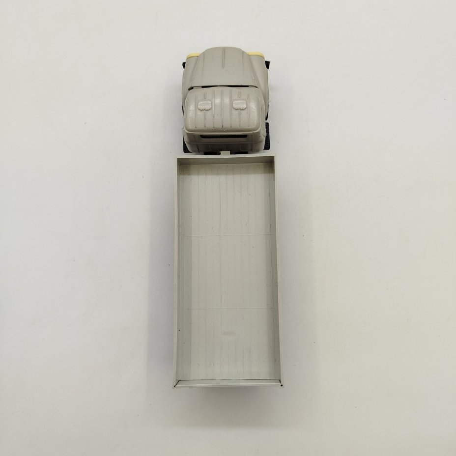 Модель автомобиля ЗИЛ-130В1, масштаб 1:43, пластик, металл, СССР, 1970-1990 гг.