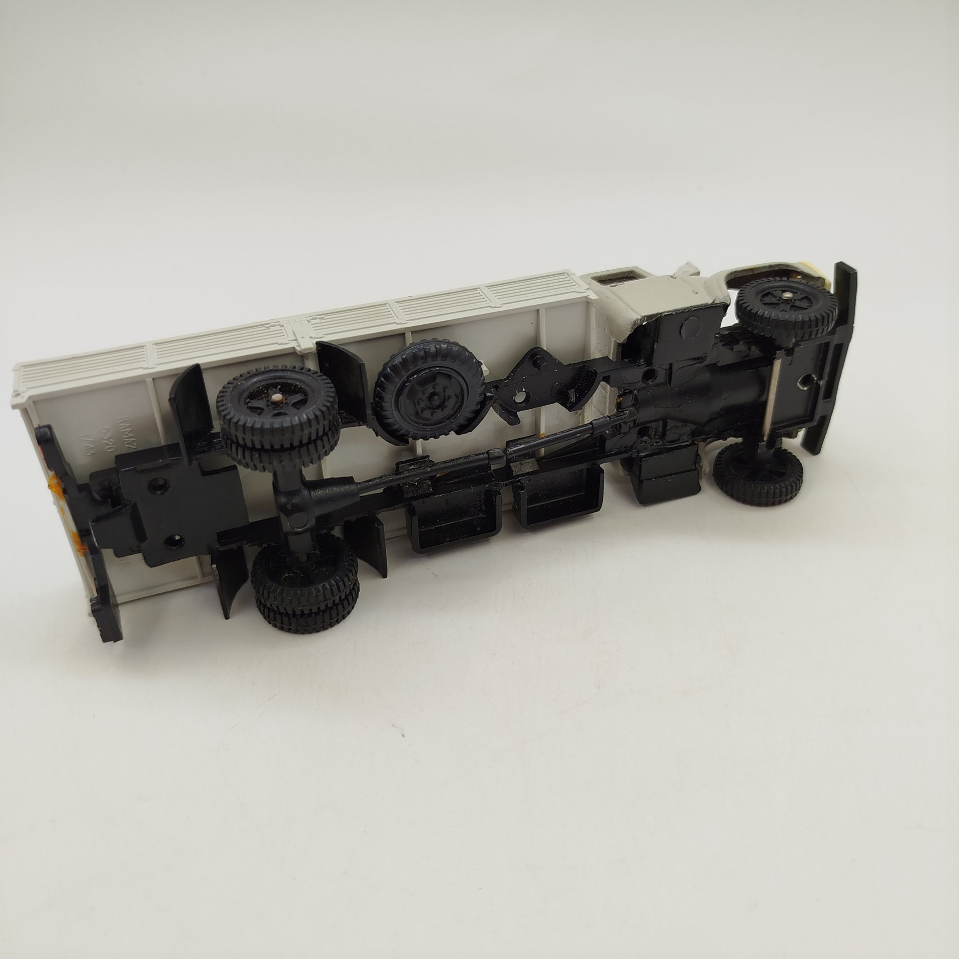 Модель автомобиля ЗИЛ-130В1, масштаб 1:43, пластик, металл, СССР, 1970-1990 гг.