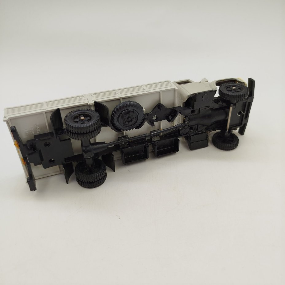 Модель автомобиля ЗИЛ-130В1, масштаб 1:43, пластик, металл, СССР, 1970-1990 гг.