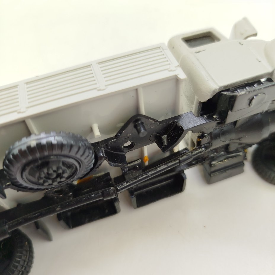 Модель автомобиля ЗИЛ-130В1, масштаб 1:43, пластик, металл, СССР, 1970-1990 гг.