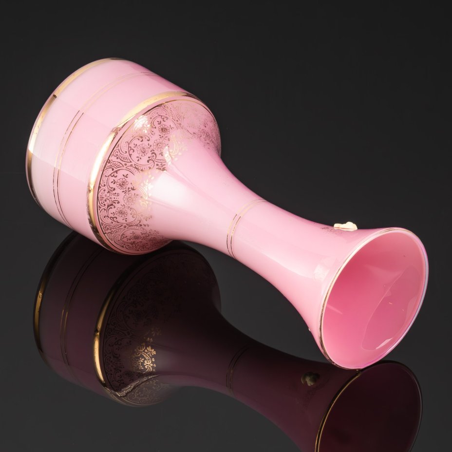 Ваза розового оттенка с рельефным изображением девушки в профиль (камеей), (Empoli) Opaline, цветное стекло, золочение, Murano, Италия, 1960-1980 гг.