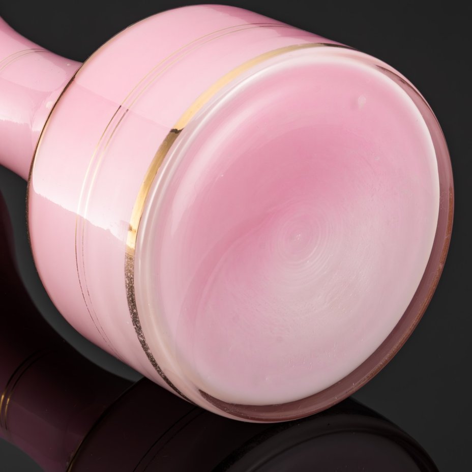 Ваза розового оттенка с рельефным изображением девушки в профиль (камеей), (Empoli) Opaline, цветное стекло, золочение, Murano, Италия, 1960-1980 гг.