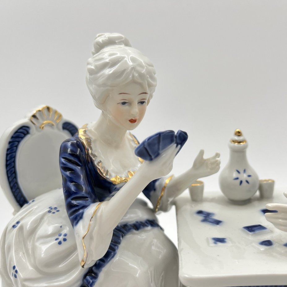 Статуэтка "Галантная сцена" ("За игрой")