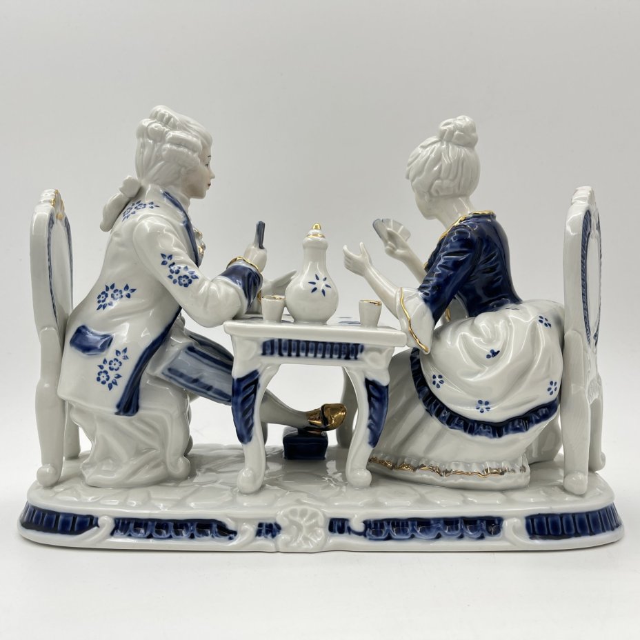 Статуэтка "Галантная сцена" ("За игрой")