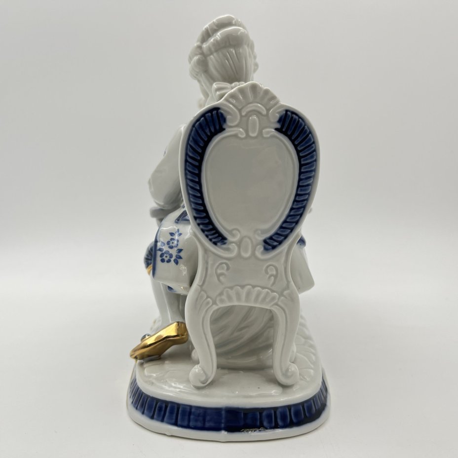 Статуэтка "Галантная сцена" ("За игрой")