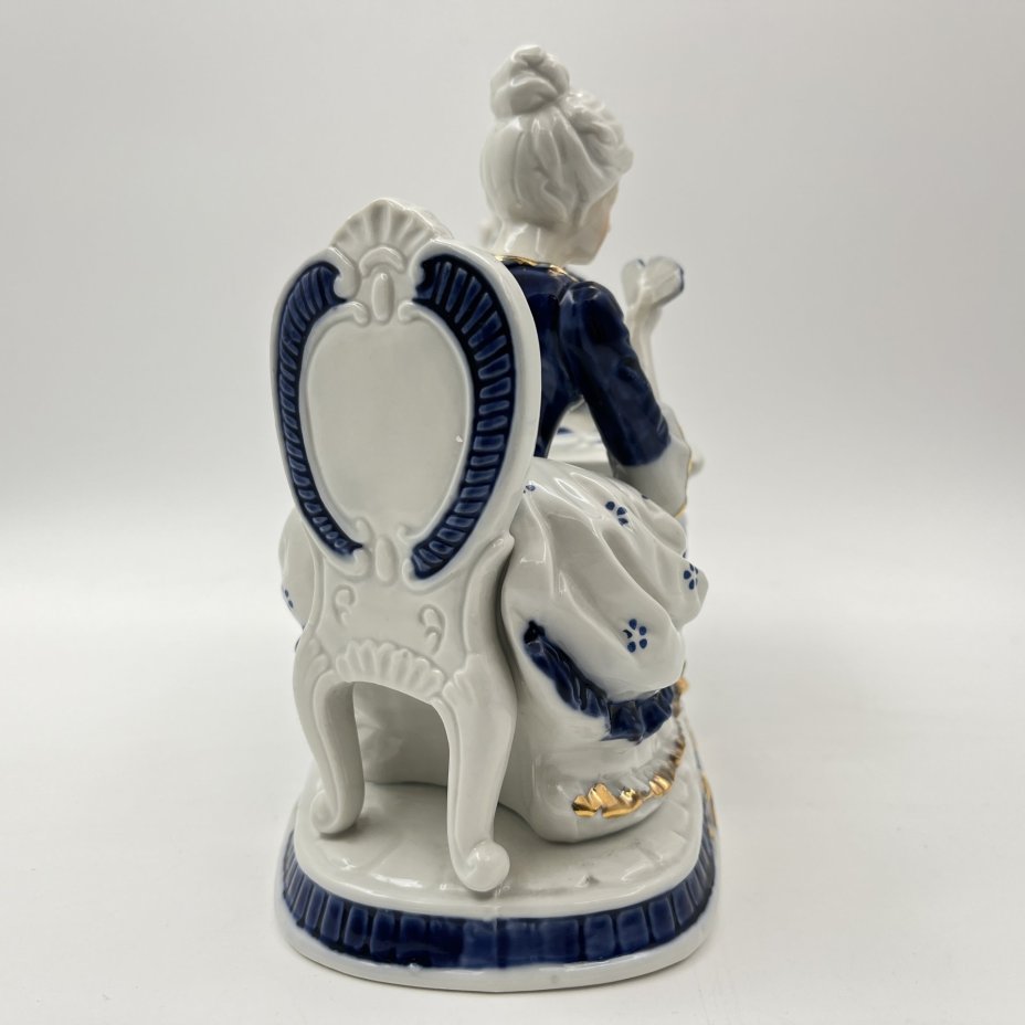 Статуэтка "Галантная сцена" ("За игрой")