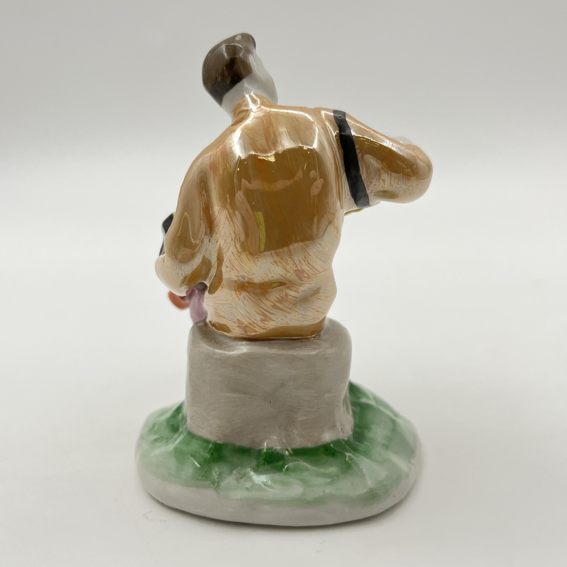 Статуэтка "Гармонист" из скульптурной композиции "Русский перепляс", автор А.Д. Бржезицкая, фарфор, роспись, Дулевский фарфоровый завод (Дулёво), СССР, 1962 г.