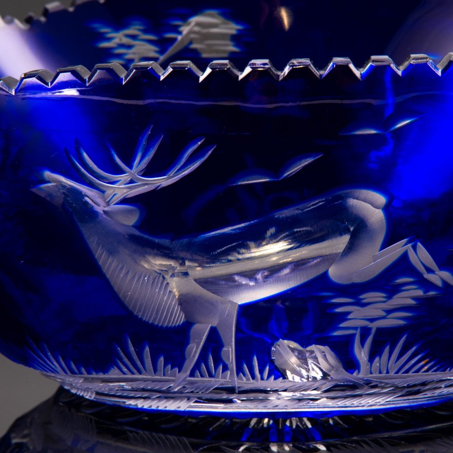 Ваза (конфетница) с изображением охотничьих сцен