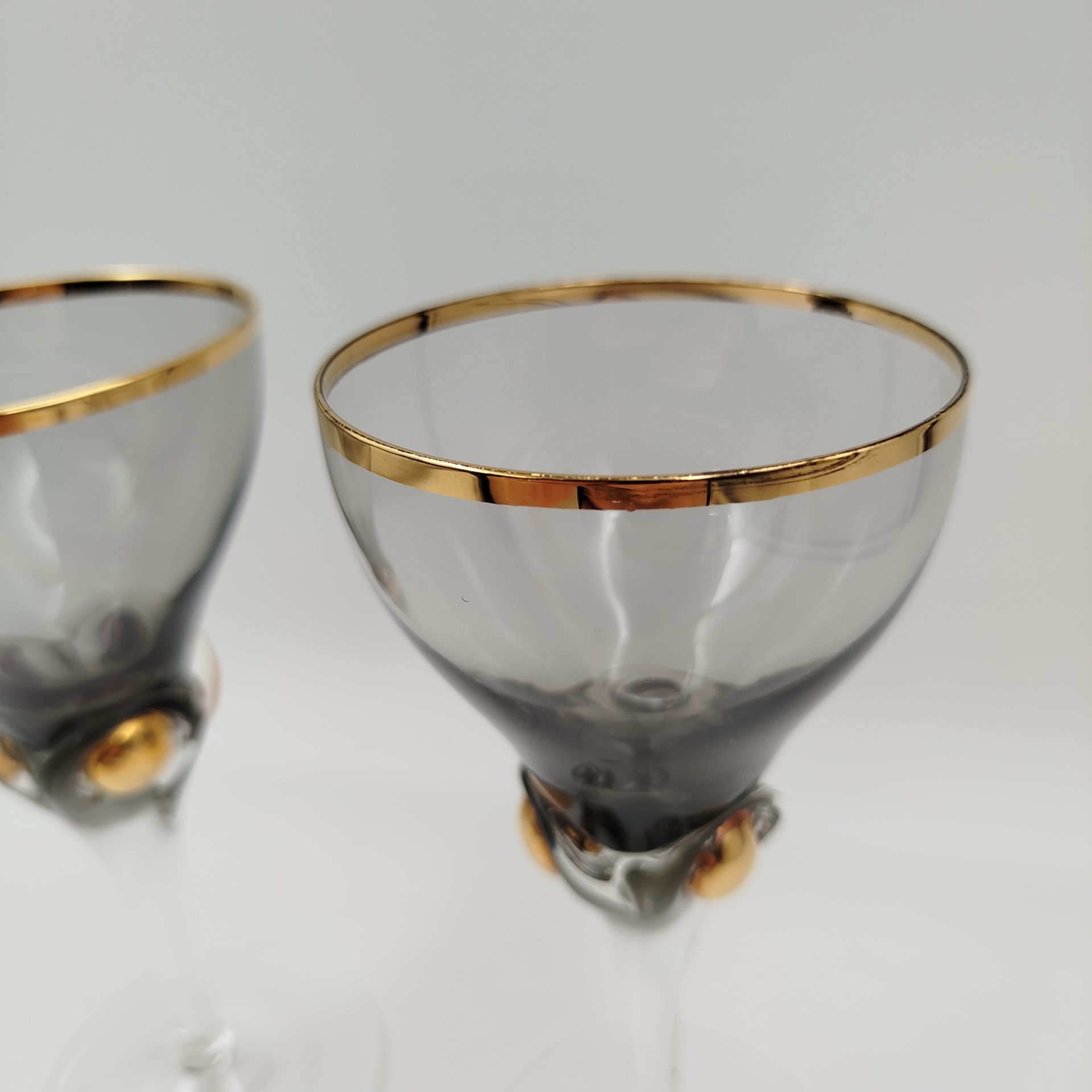 Набор бокалов на 2 персоны дымчатого оттенка, стекло, золочение, Чехословакия, 1970-1990 гг.