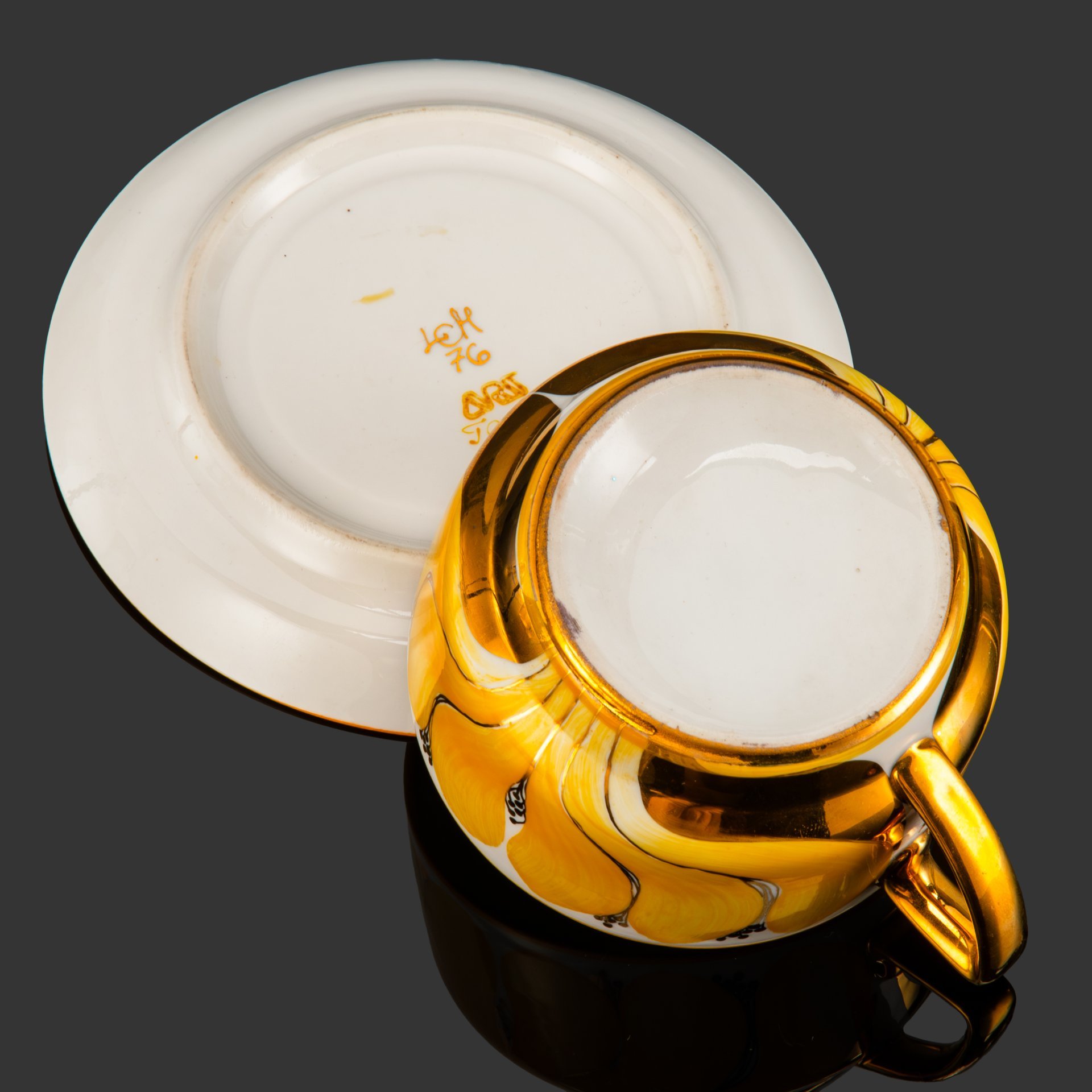Чайная пара "Желтый цветок", Таллиннский художественно-производственный комбинат "ARS", фарфор, роспись, золочение, Эстония, 1920-1930 гг.