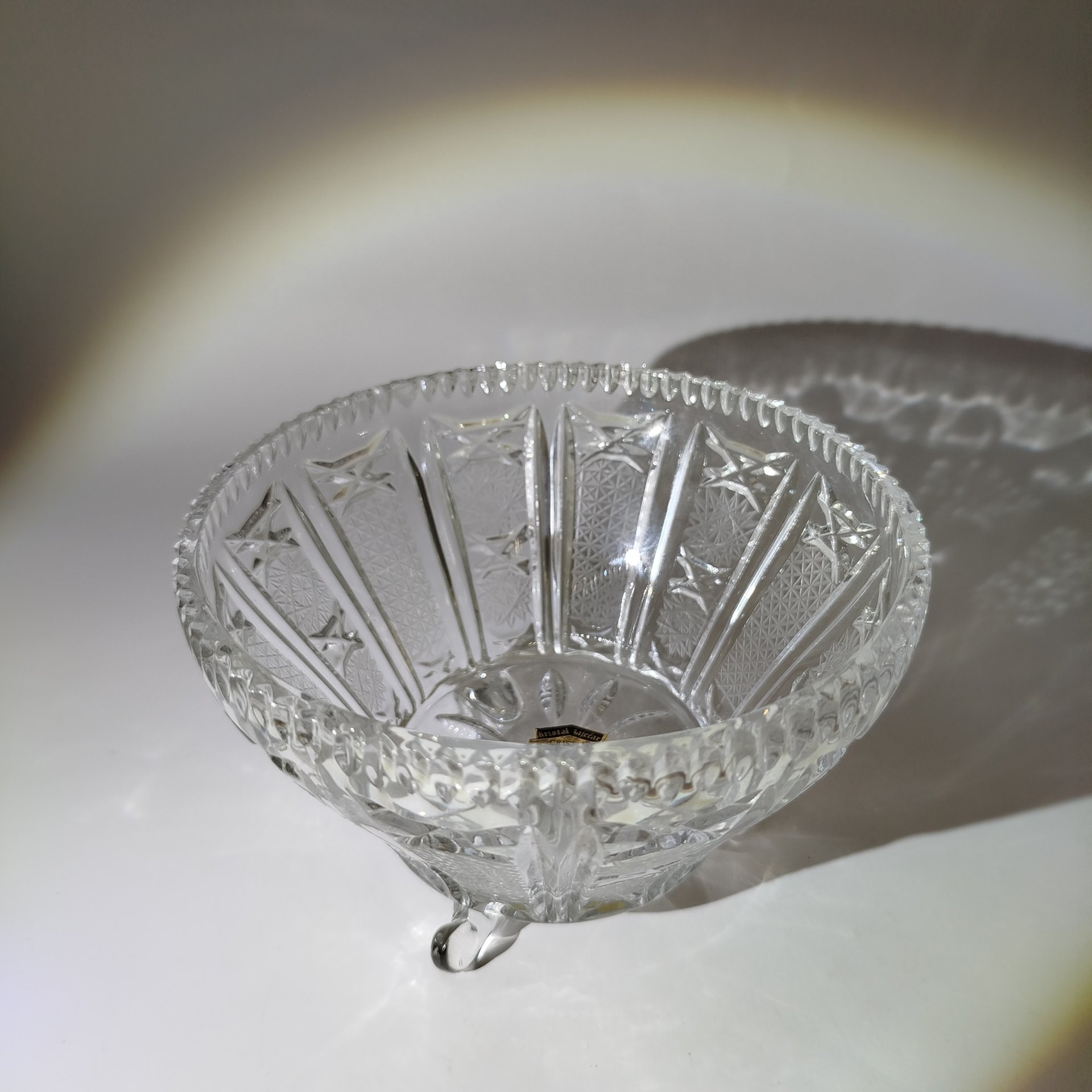 Конфетница с крышкой украшенная резным декором, фирма "Kristal Zajecar", хрусталь, алмазная грань, Югославия, 1970-1990 гг.