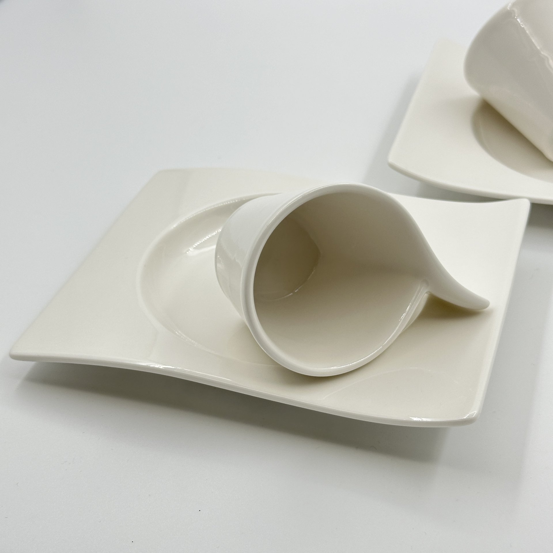 Набор из 2 кофейных пар волнообразной формы, фаянс, Villeroy & Boch, Германия, 1990-2000 гг., Villeroy & Boch