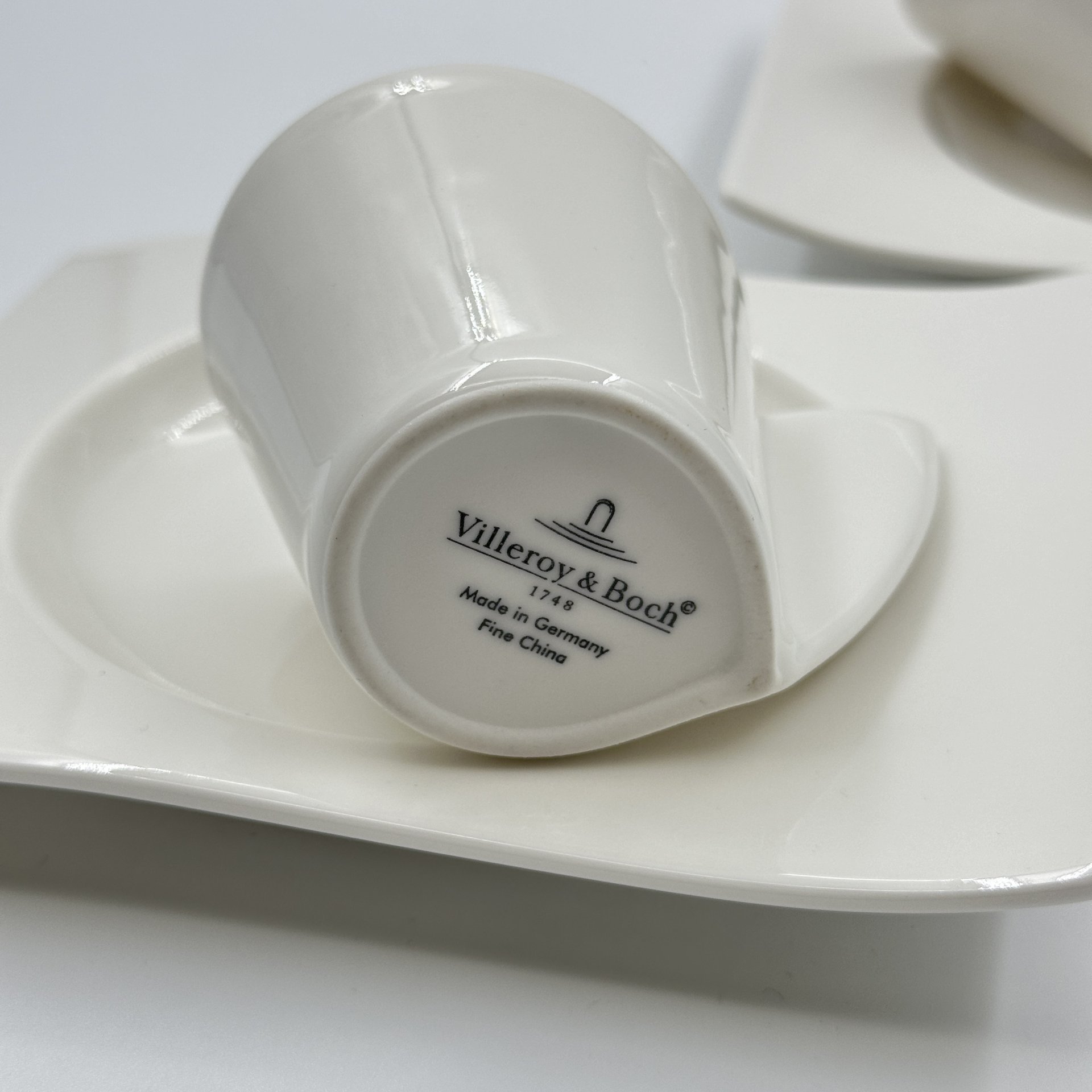 Набор из 2 кофейных пар волнообразной формы, фаянс, Villeroy & Boch, Германия, 1990-2000 гг., Villeroy & Boch
